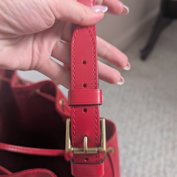 Louis Vuitton Red  Epi Noe Bucket Bag - Picture 10 of 16
